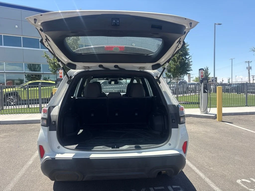 Used 2025 White Subaru Base image 5