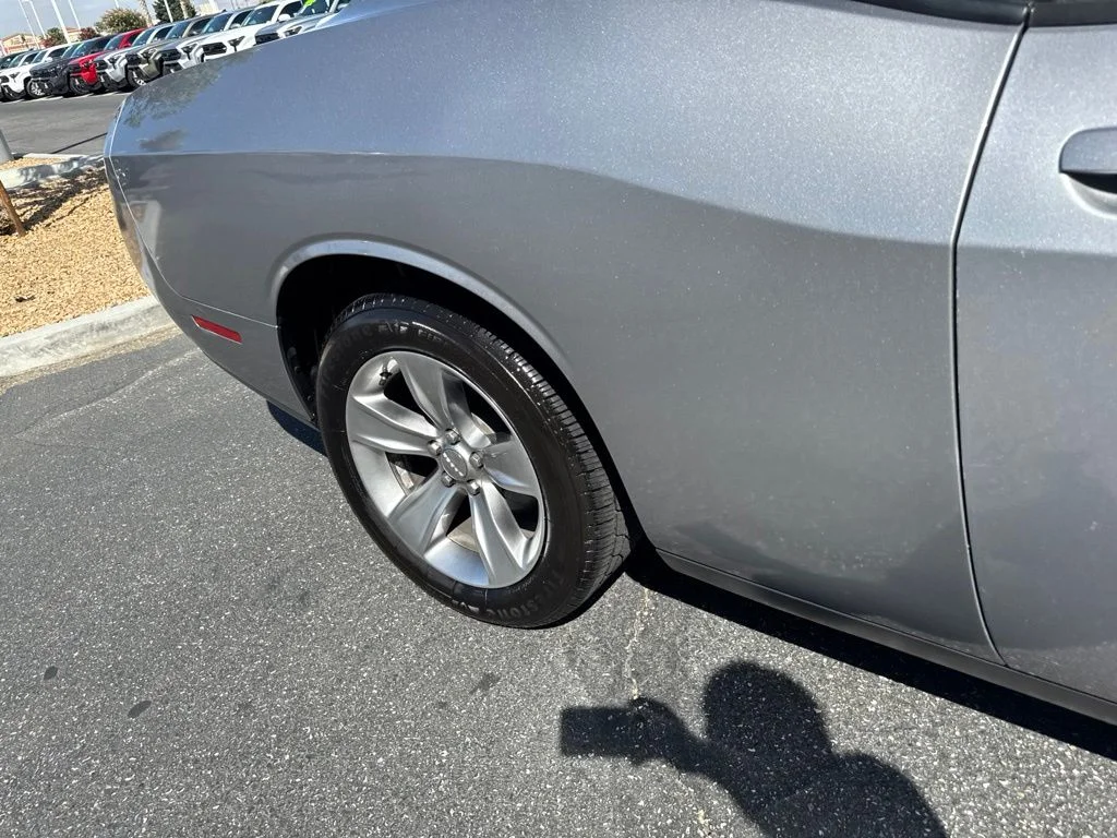 Used 2017 Silver Dodge SXT image 17