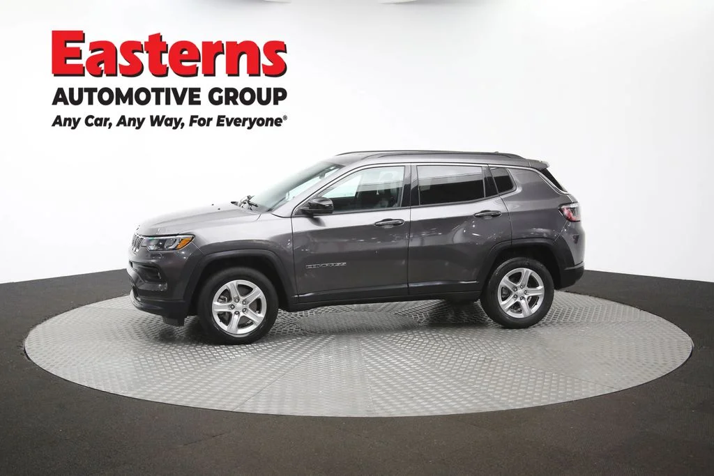 Used 2024  Jeep Latitude image 57