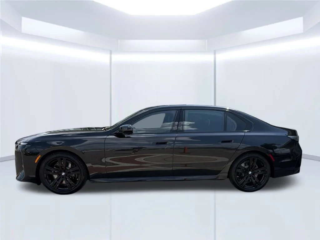 New 2027 Black BMW 740 xDrive image 3