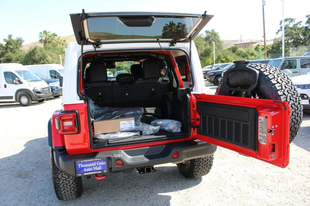New 2026 Firecracker Red Clear-Coat Exterior Paint Jeep Rubicon image 11
