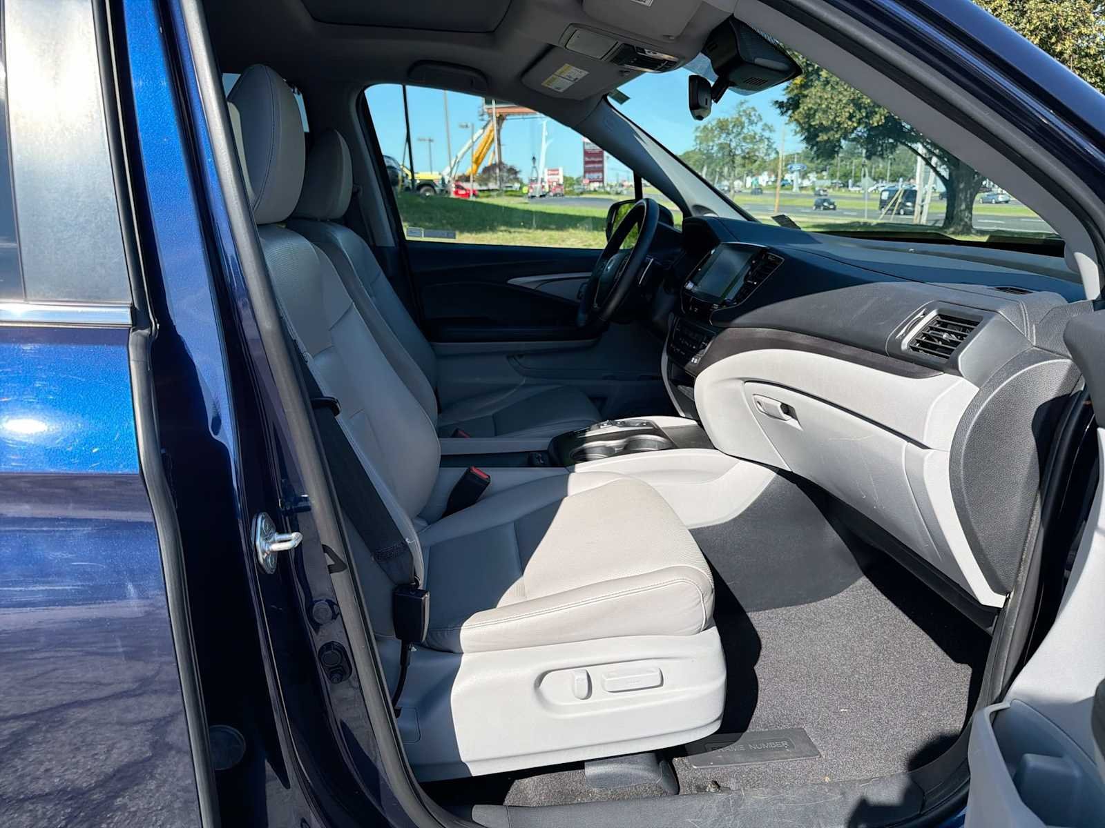Certified Used 2023 Obsidian Blue Pearl Honda RTL image 15