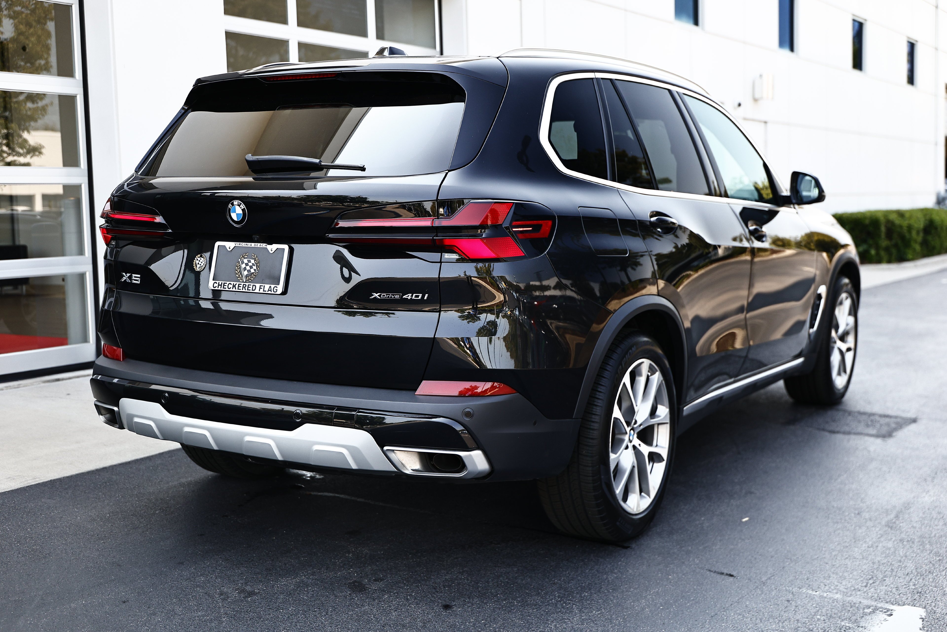 Used 2024 Black Sapphire Metallic BMW xDrive40i image 7