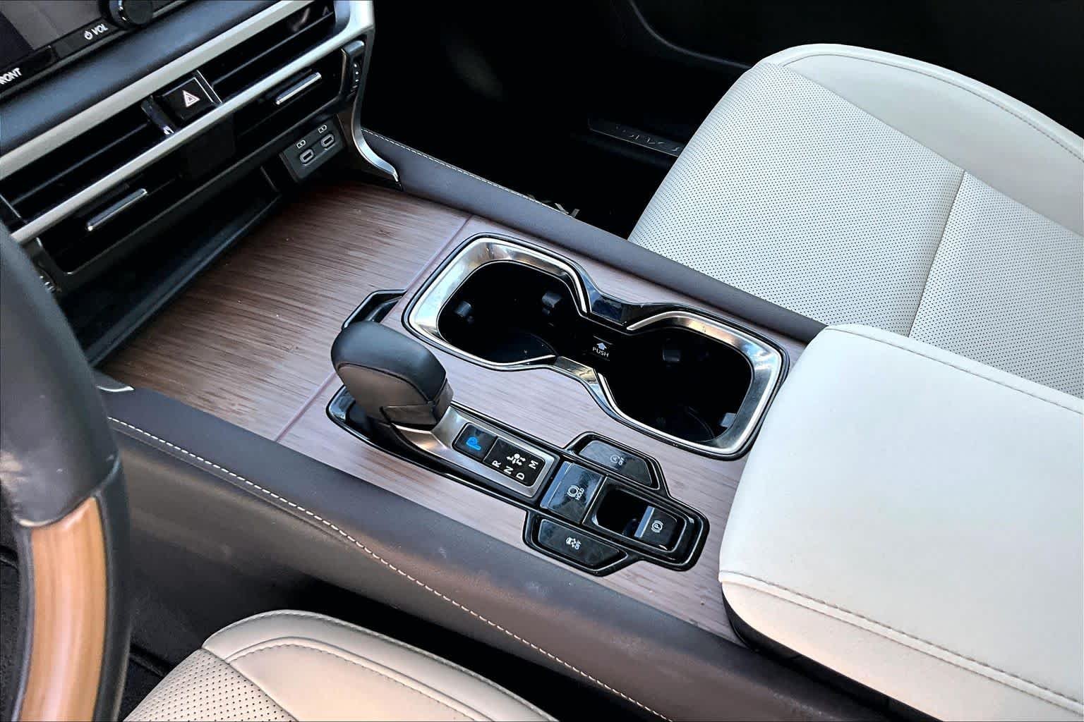 Used 2024 Eminent White Pearl Lexus Premium image 17
