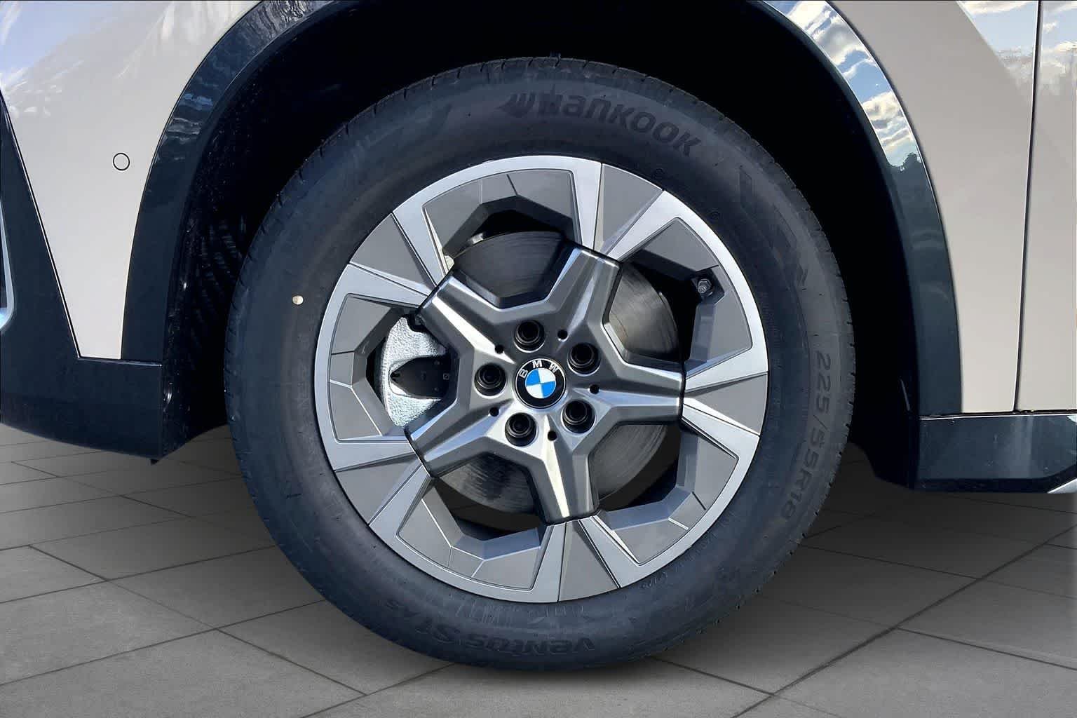 Used 2026 Dune Grey Metallic BMW xDrive28i image 11