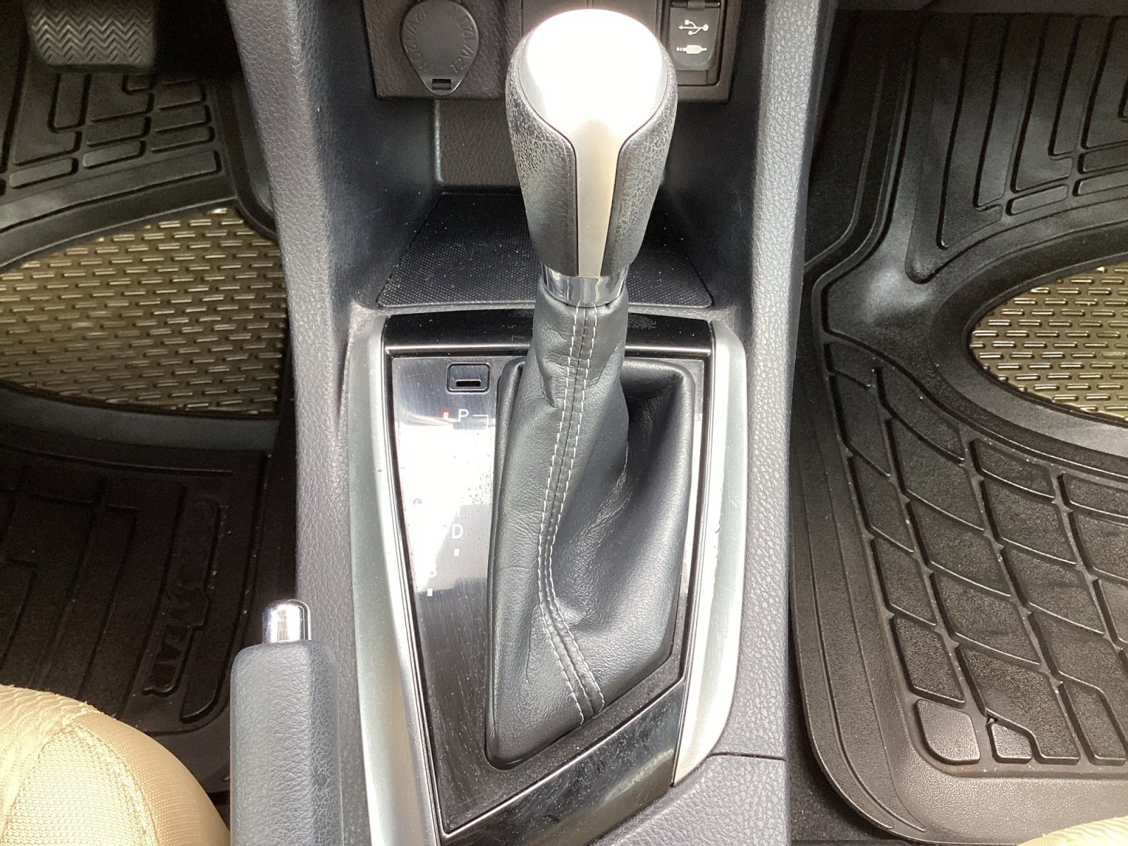 Used 2017 White Toyota LE image 23