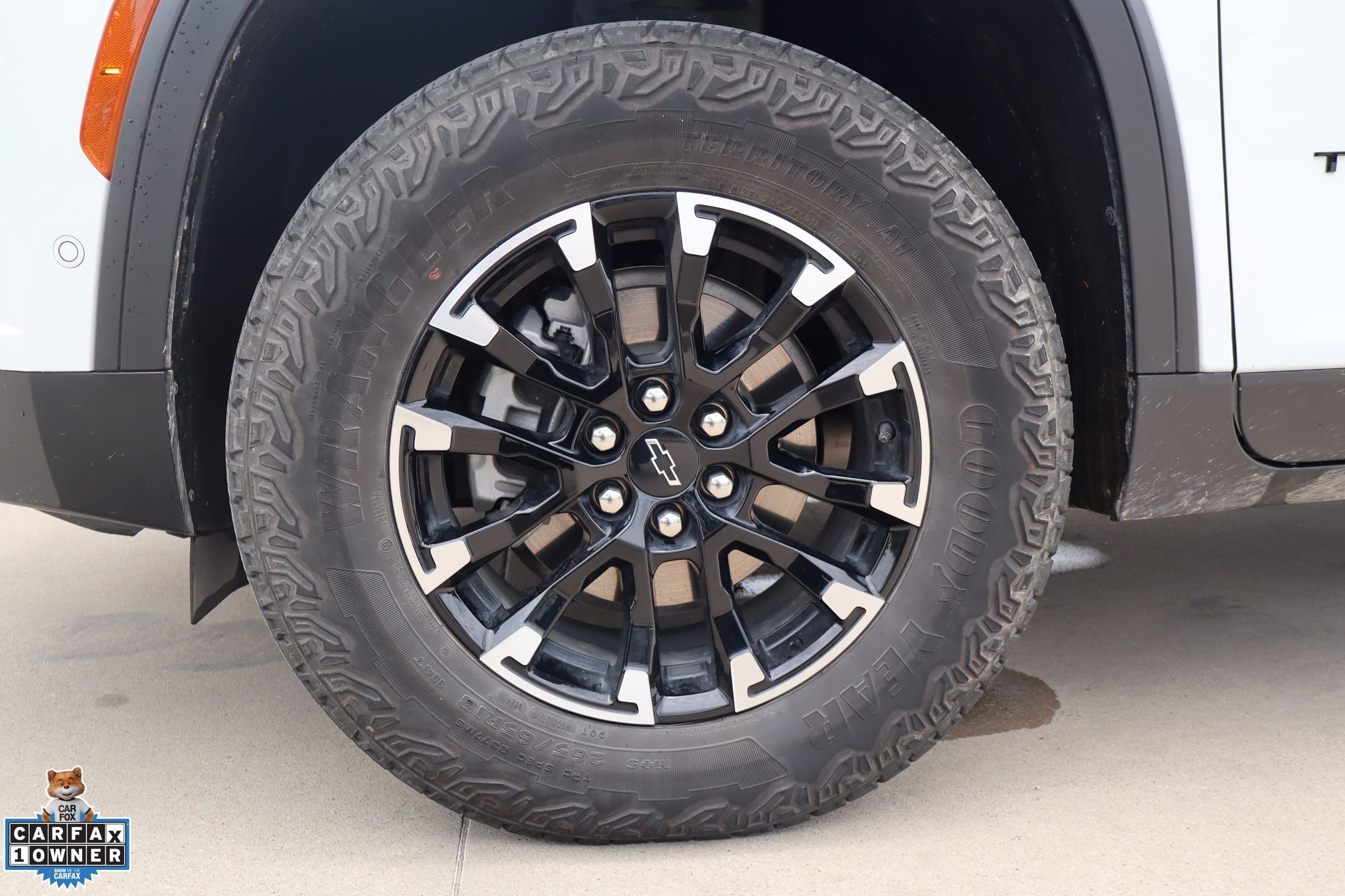 Used 2024 White Chevrolet Z71 image 10