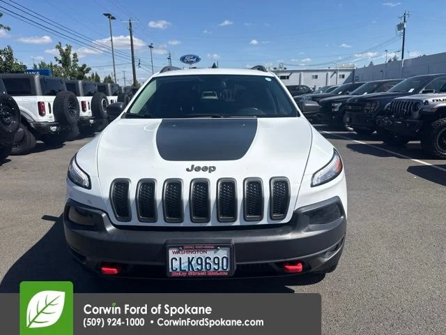 Used 2017 White Jeep Trailhawk image 2