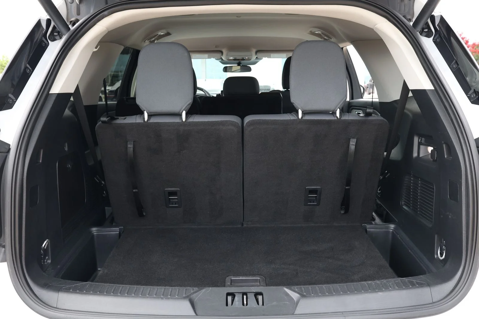 Used 2025 White Ford Active image 35