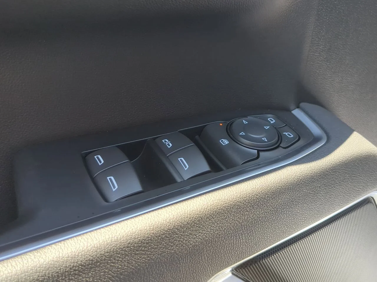 New 2026 Onyx Black GMC Elevation image 23