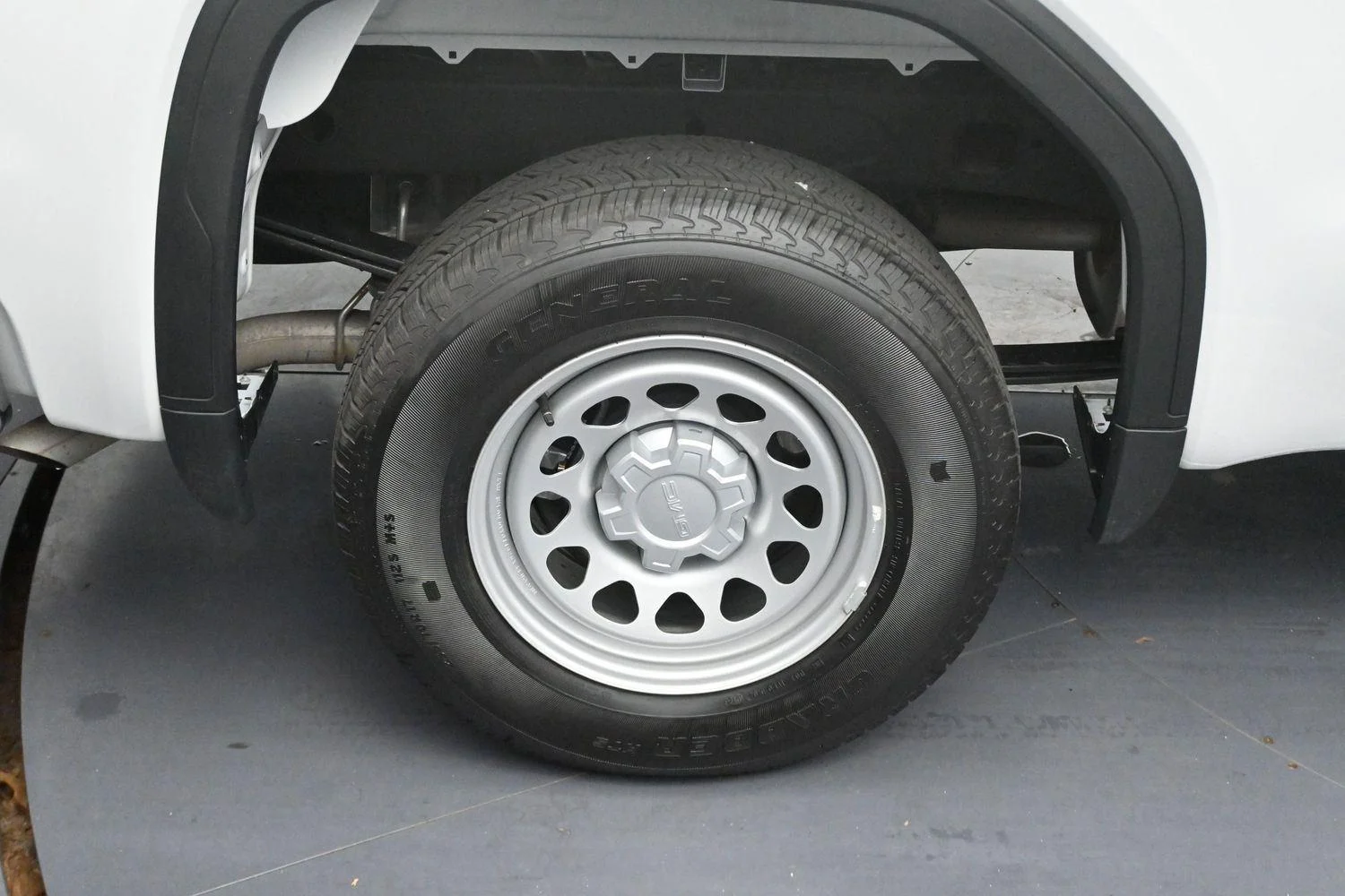 Used 2026 Summit White GMC Pro image 33