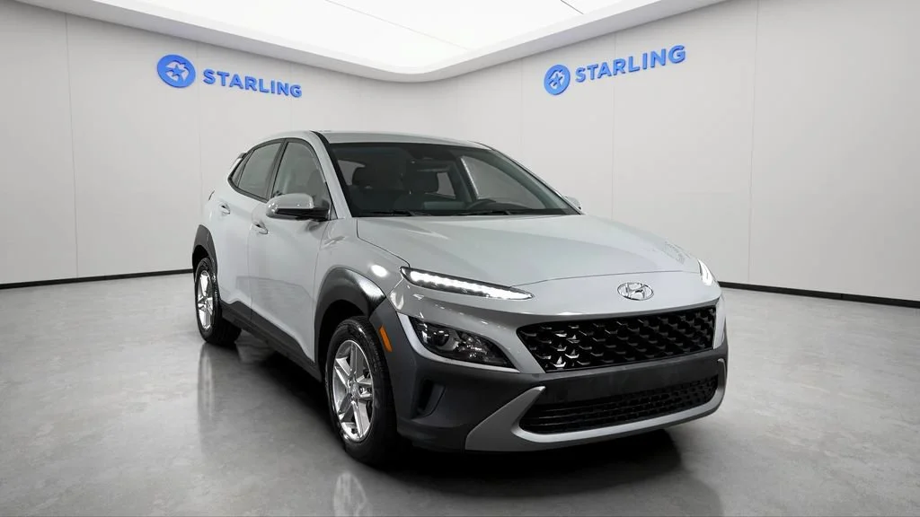 Used 2022 Silver Hyundai SE image 14