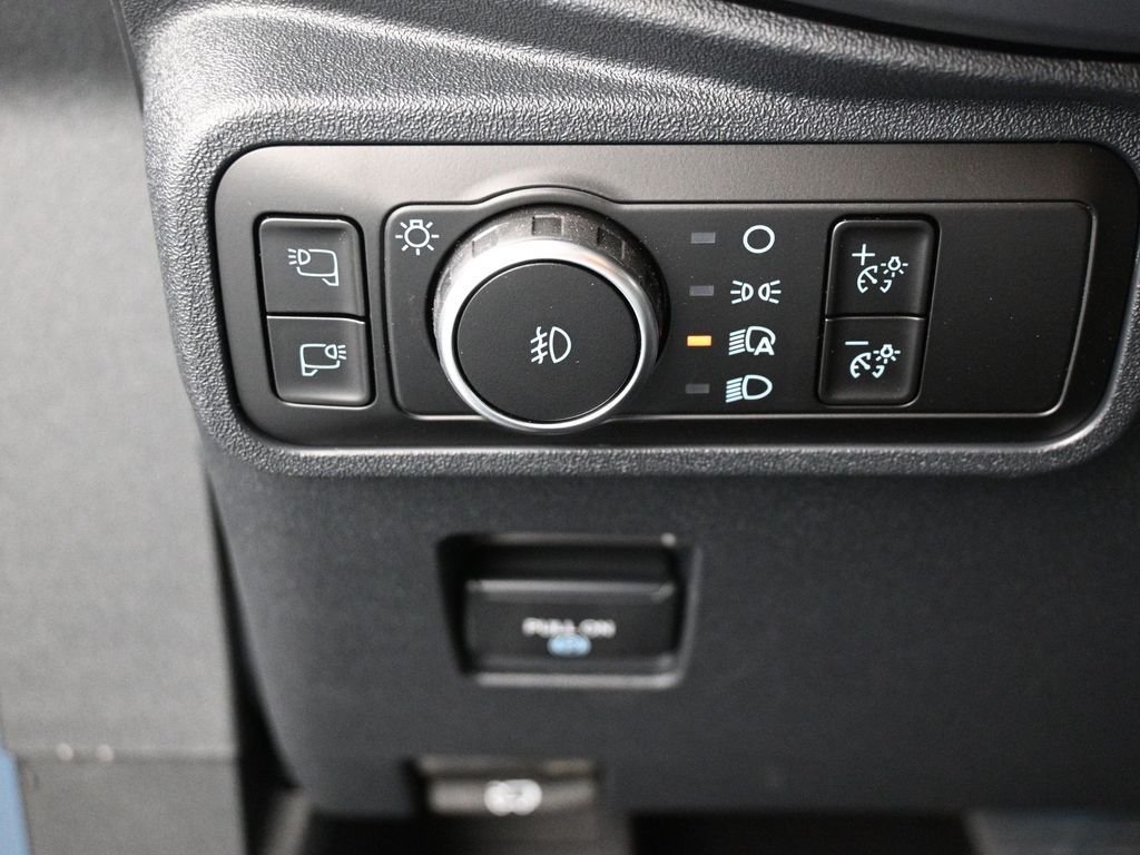 New 2025 Azure Gray Metallic Tri-Coat Ford Outer Banks image 12