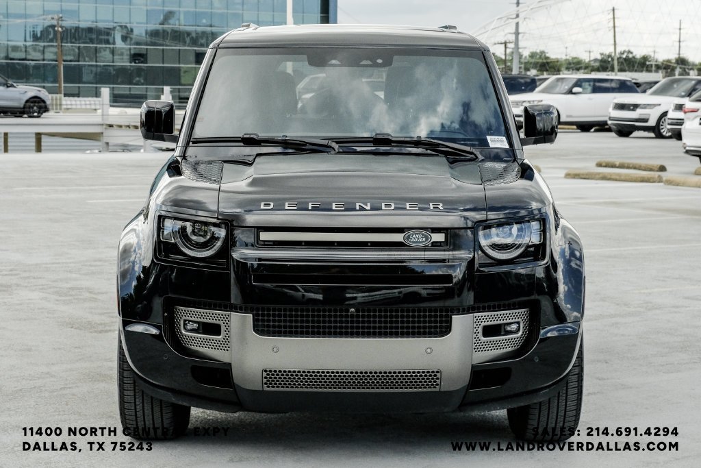 Used 2025 Black Land Rover X-Dynamic SE image 5
