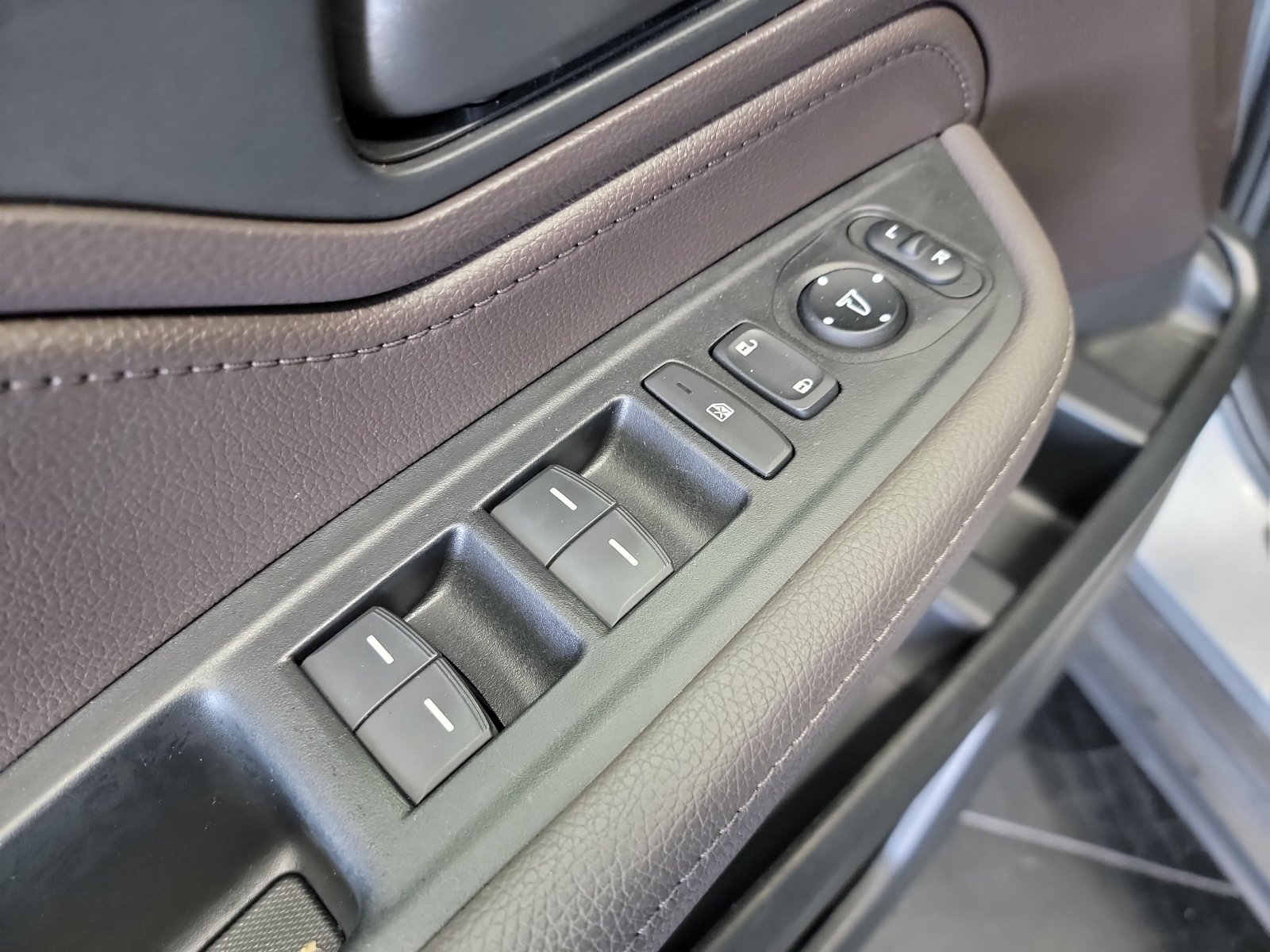 2024 Honda Odyssey EX-L - Photo 14