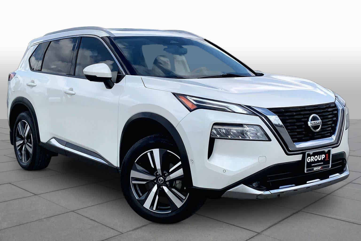 Used 2021 Pearl White Tricoat Nissan Platinum image 3
