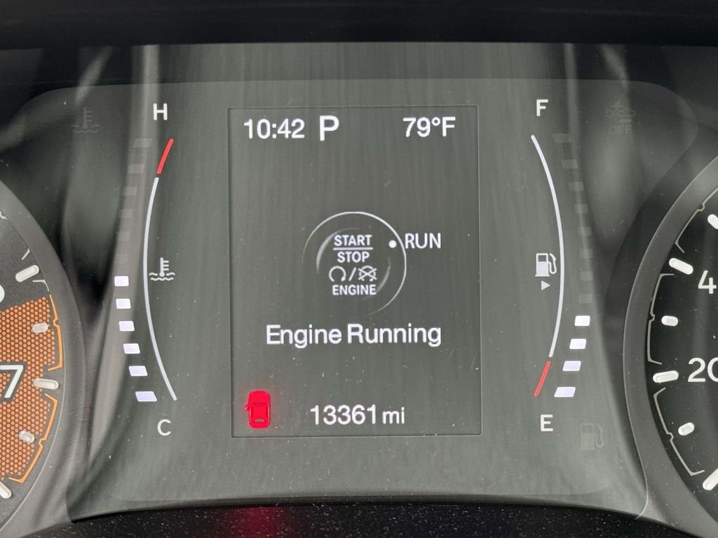 Used 2022 Red Jeep Latitude image 24