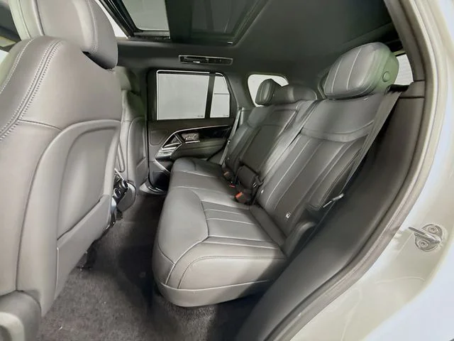 New 2026 Fuji White Land Rover SE image 24