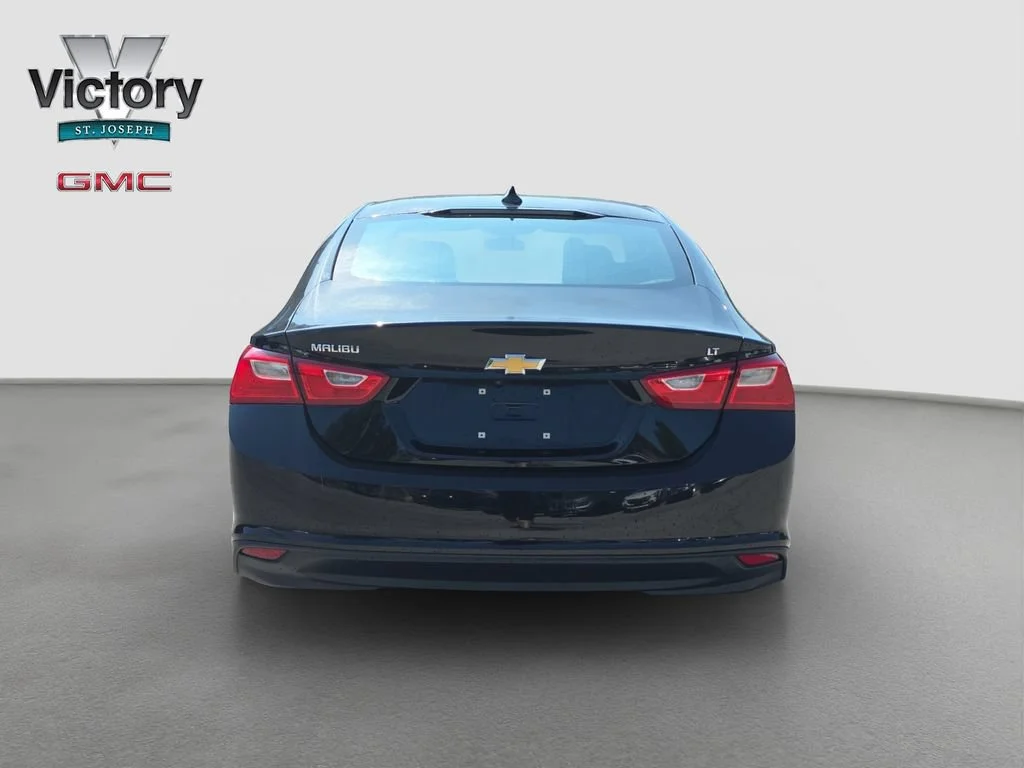 Used 2018 MOSAIC BLACK METALLIC Chevrolet LT image 15