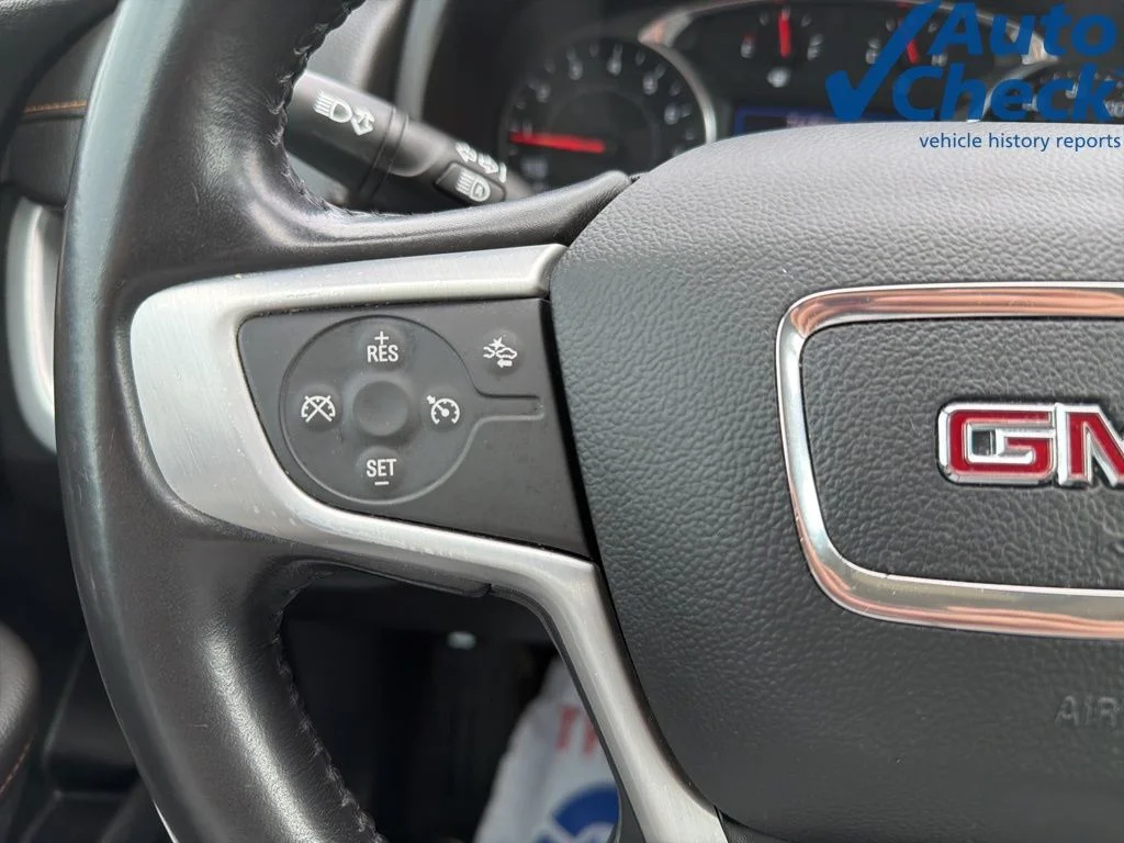 Used 2020 Black GMC SLE image 19