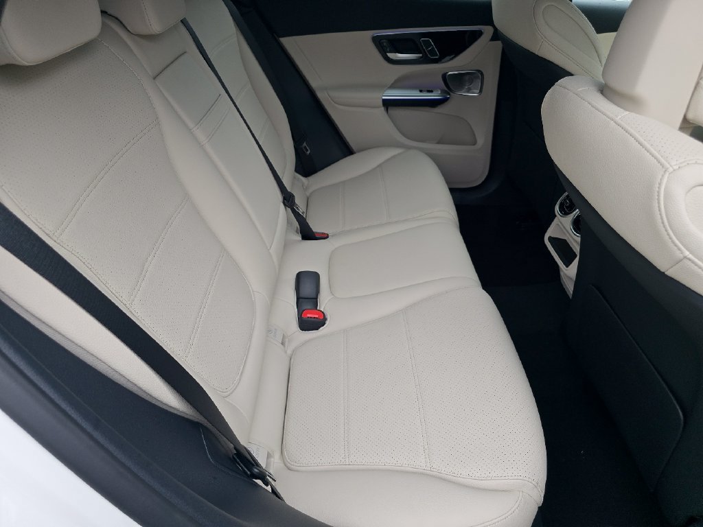 New 2026 Polar White Mercedes-Benz GLC 300 image 67
