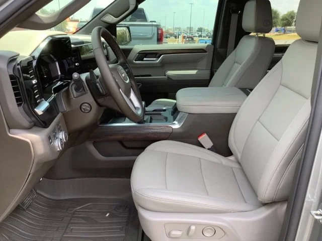 2026 GMC Sierra 1500 SLT - Photo 15