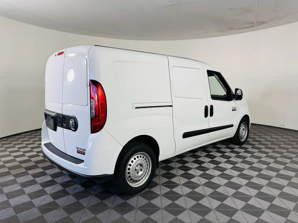 Used 2022 White Ram Base image 21