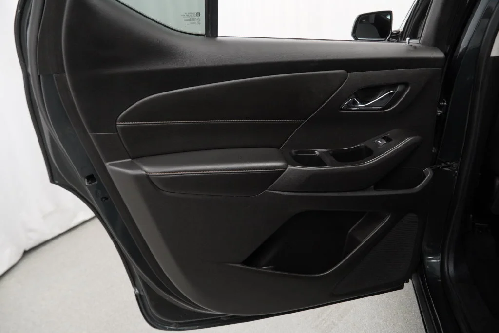 Certified Used 2018 GRAPHITE METALLIC Chevrolet LT Cloth image 36