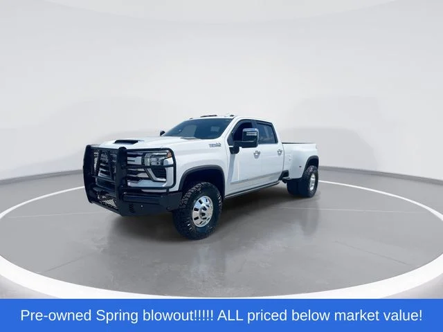 Used 2025 White Chevrolet High Country image 4