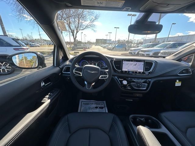 2026 Chrysler Pacifica Select - Photo 15