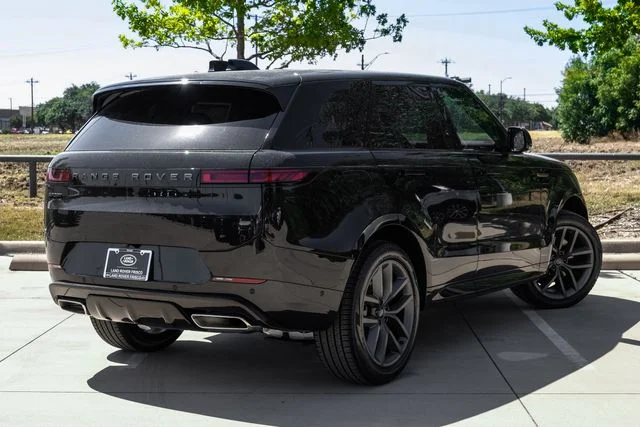 New 2026  Land Rover Dynamic SE image 9