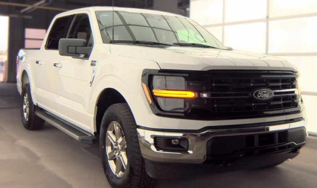 Used 2025 White Ford XLT image 4