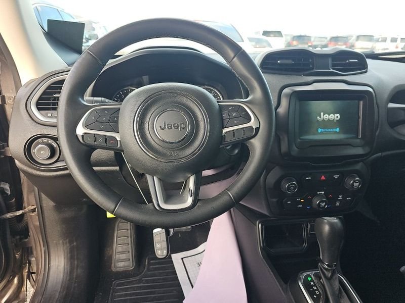 Used 2018 Granite Crystal Metallic Clearcoat Jeep Latitude image 28