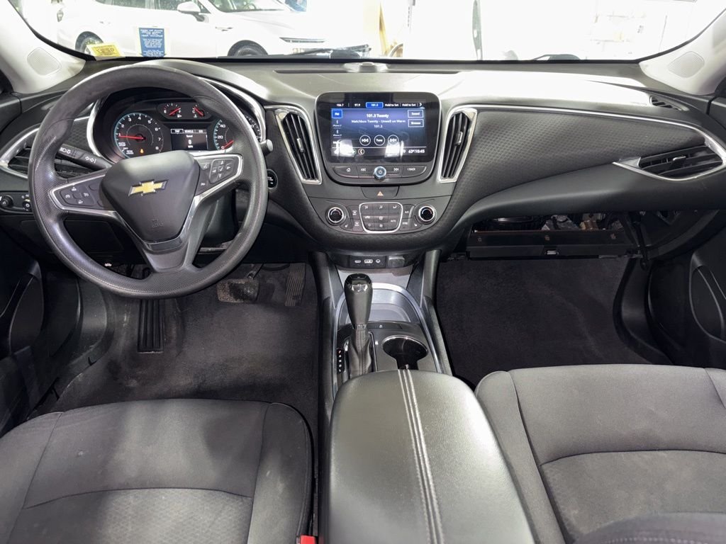 Used 2019 Silver Chevrolet LT image 9