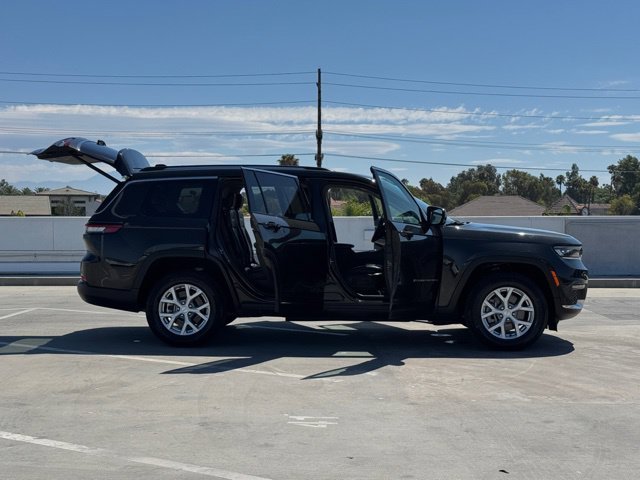 Used 2023 Rocky Mountain Pearlcoat Jeep Limited image 29
