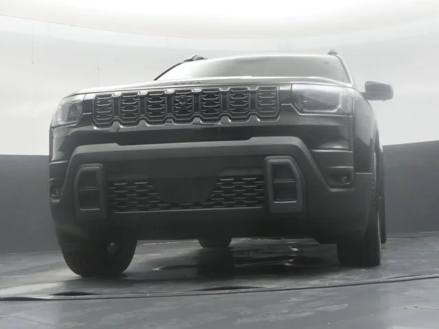 New 2026 Diamond Black Crystal Pearl-Coat Exterior Paint Jeep Overland image 47