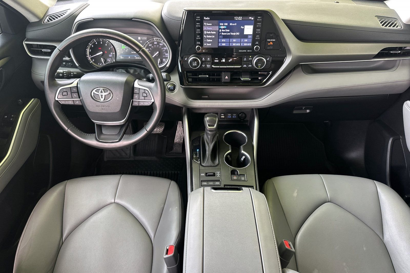 2022 Toyota Highlander XLE - Photo 13