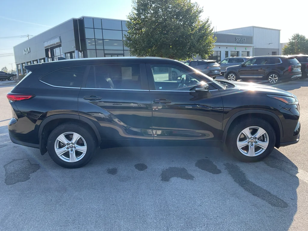 Used 2023 Midnight Black Metallic Toyota L image 10