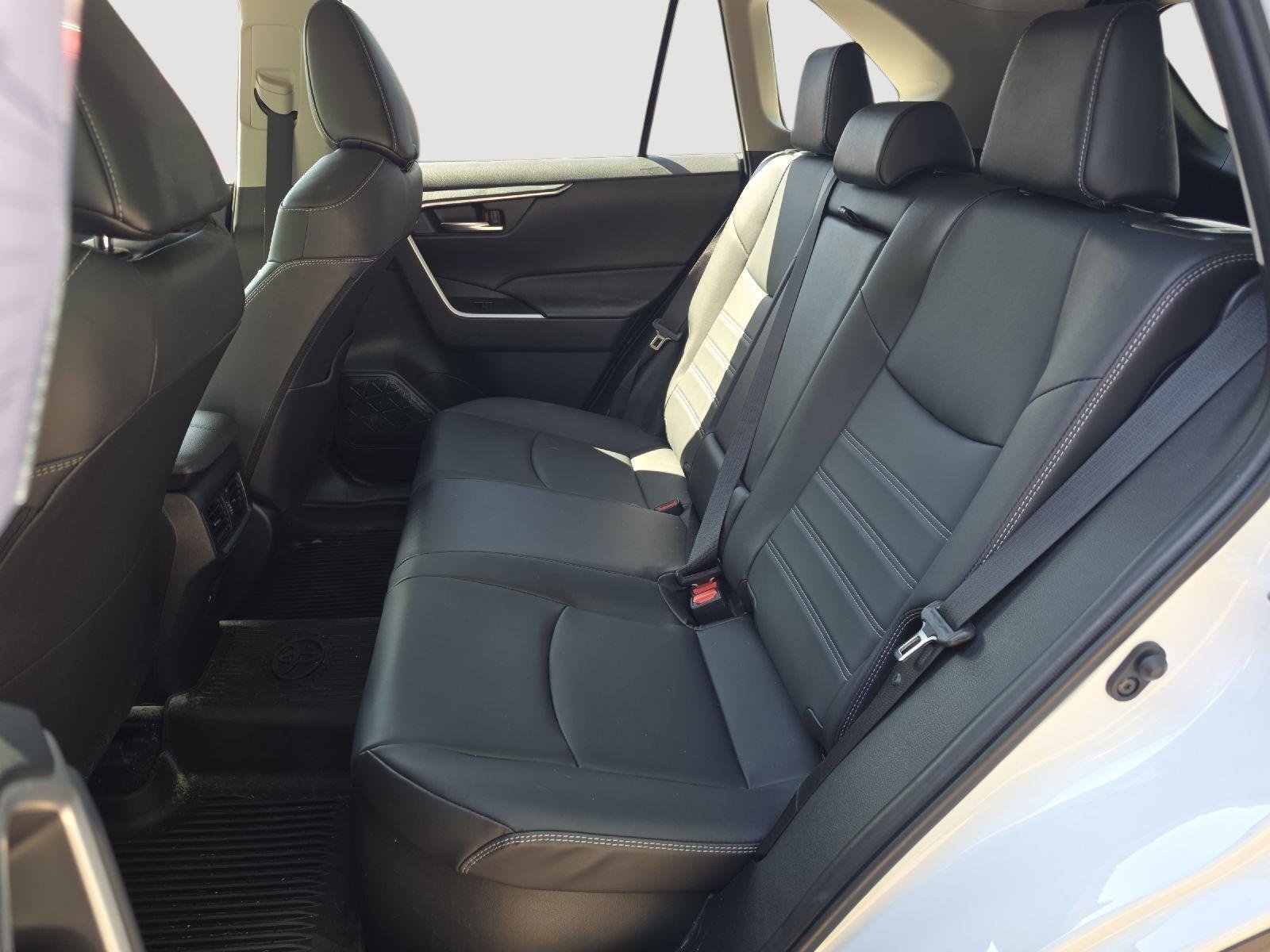 Used 2024 Wind Chill Pearl Toyota XLE Premium image 7