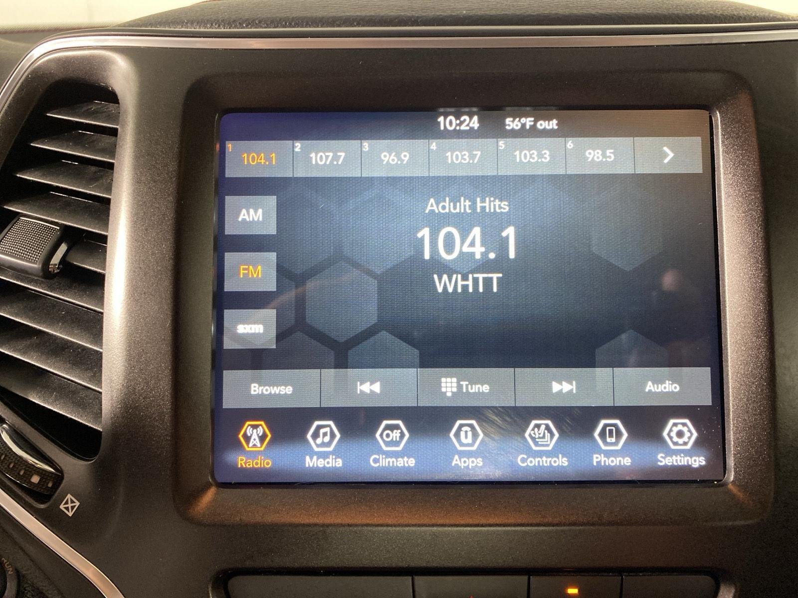 Used 2022 Hydro Blue Pearlcoat Jeep Trailhawk image 17