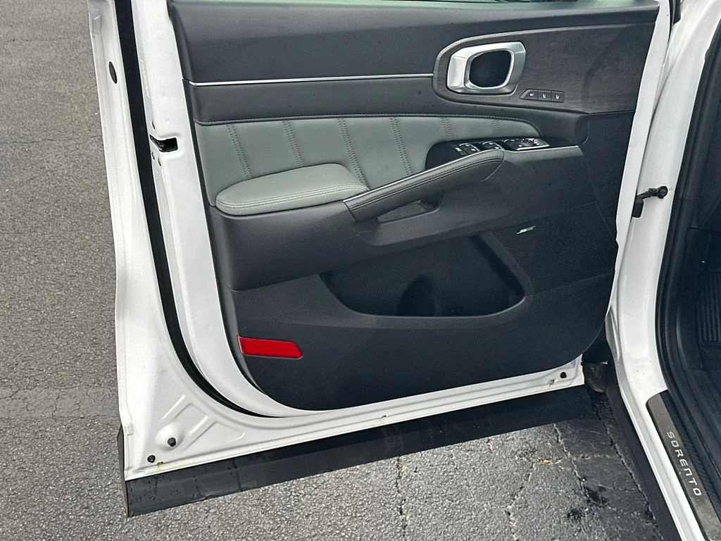 Used 2024 White Kia X-Line SX Prestige image 10
