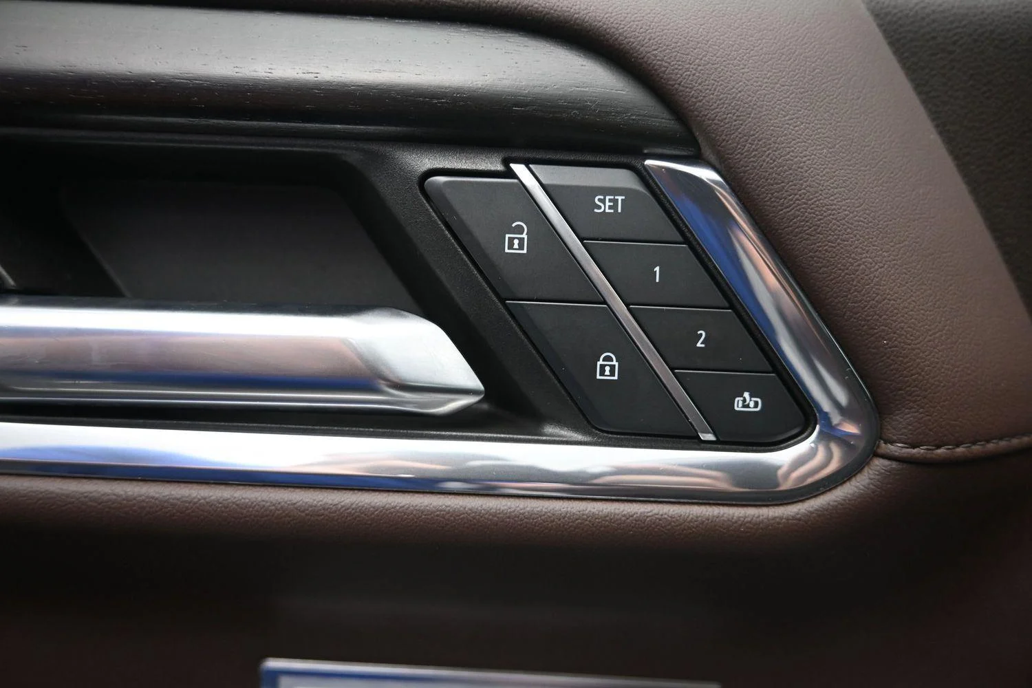 Used 2024 White Frost Tricoat GMC Denali image 23