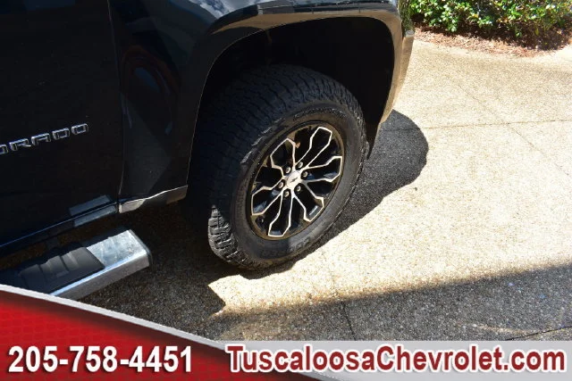 Used 2022 BLACK Chevrolet 4WD LT image 15