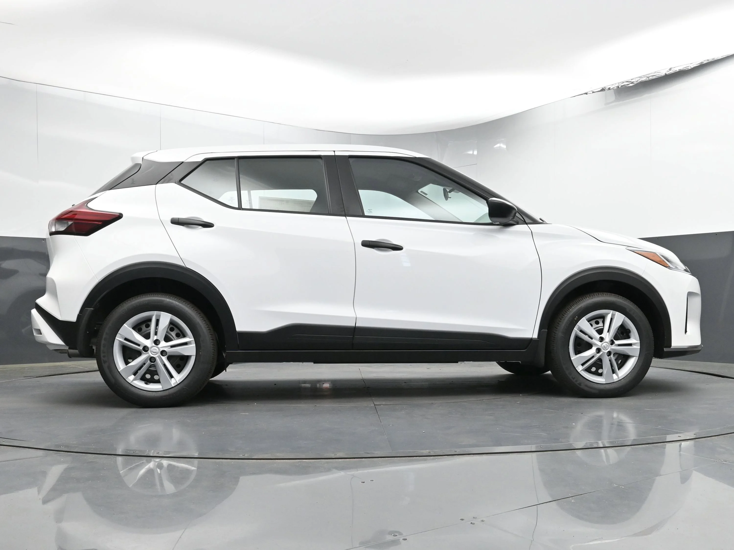 2025 Nissan KICKS PLAY Base - Photo 22