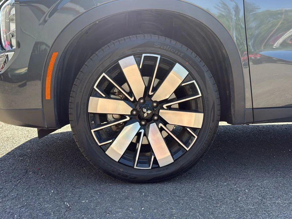 Used 2025 Gray Mitsubishi SE image 32