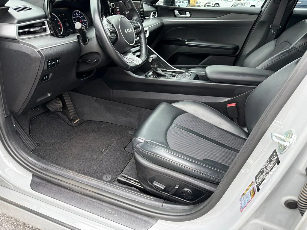 Used 2023 Gray Kia GT-Line image 9