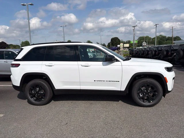 New 2026 White Jeep Altitude image 2