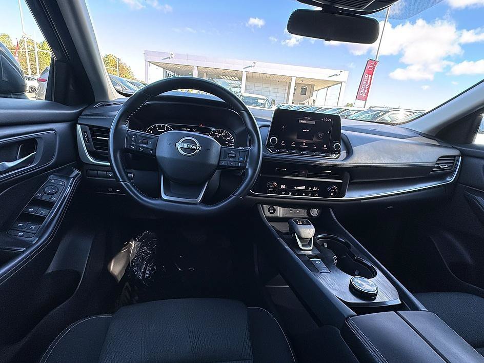 Used 2025 Gun Metallic Nissan SV image 29