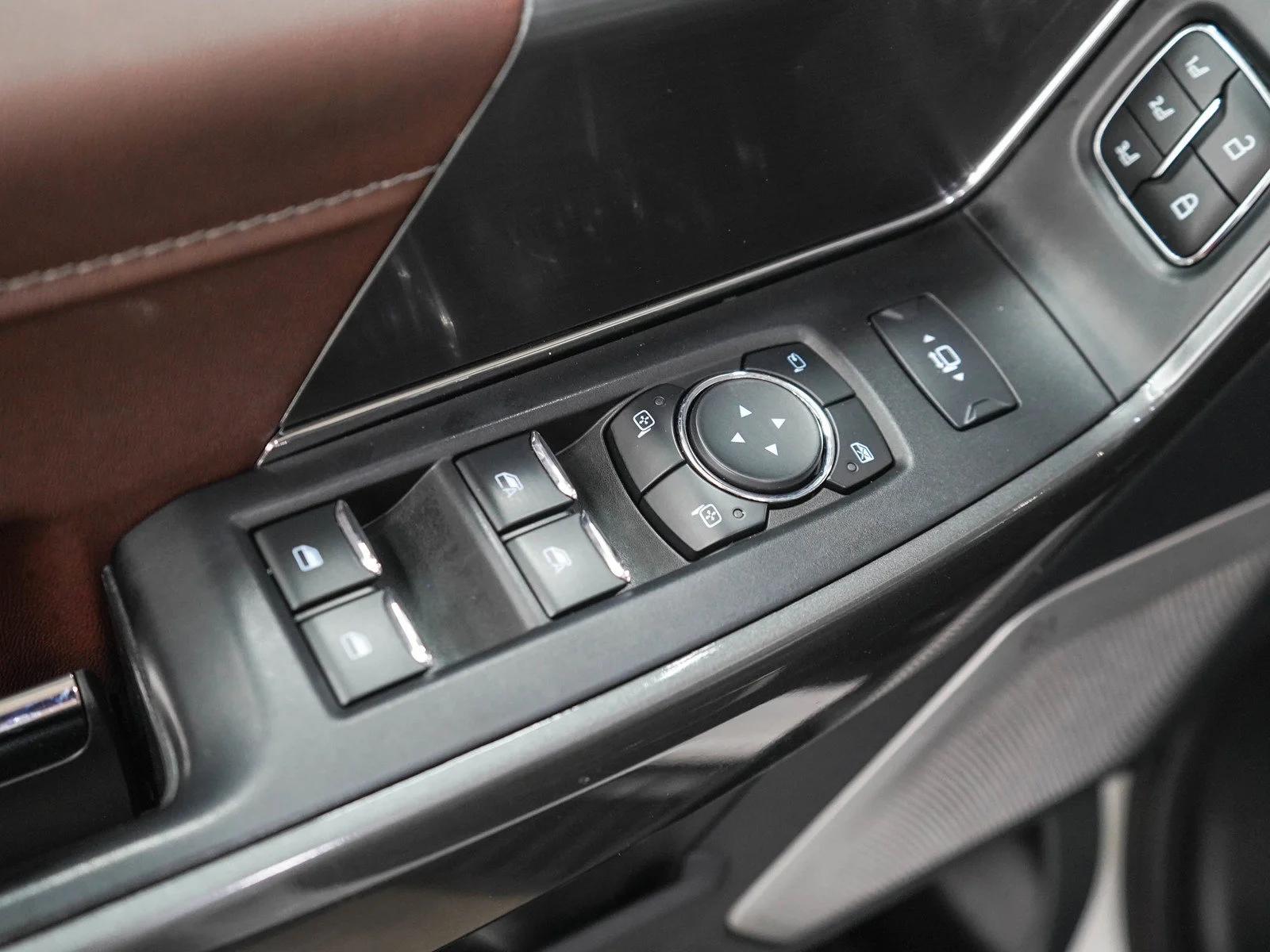 Used 2023  Ford Lariat image 19
