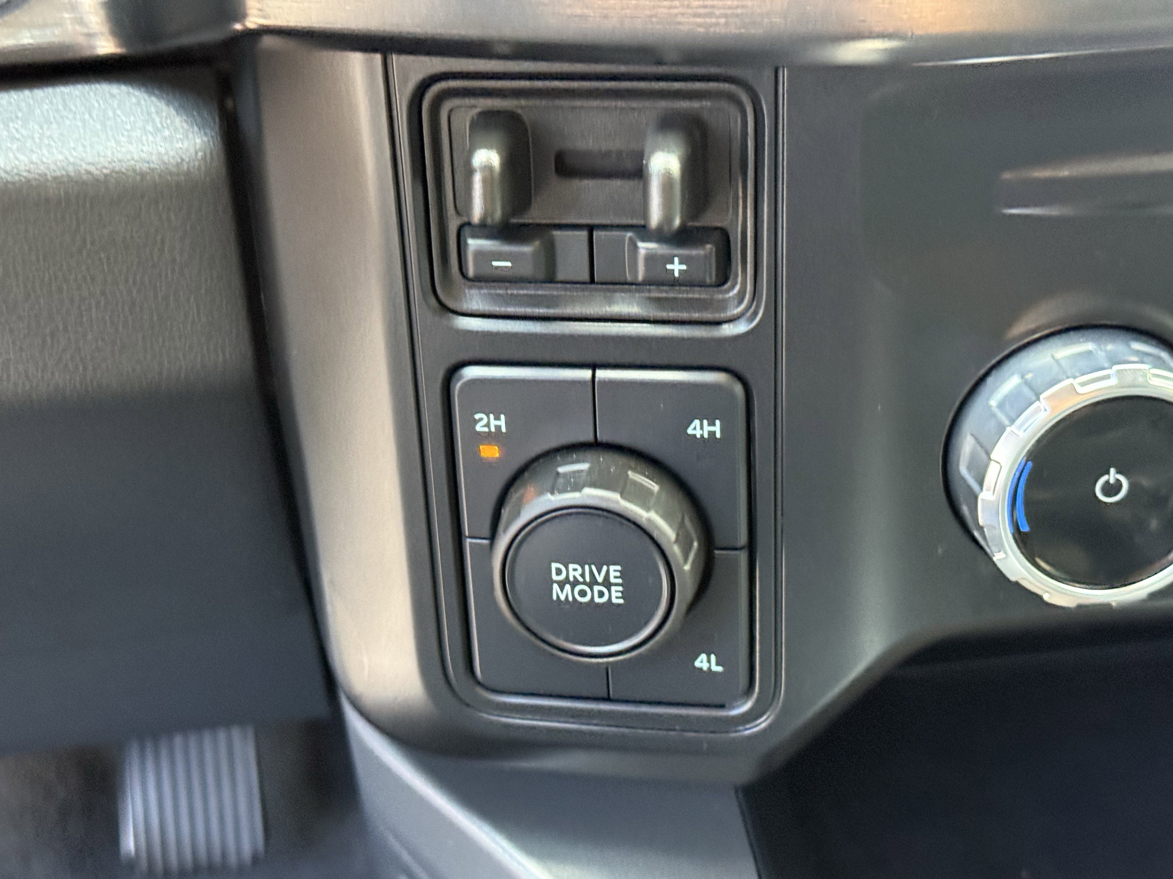 Used 2024 Oxford White Ford LARIAT image 22